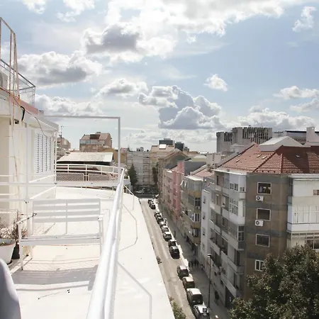 Apartment Sunny Rooftop With A View In Campo Pequeno