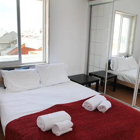 Apartment Sunny Rooftop With A View In Campo Pequeno