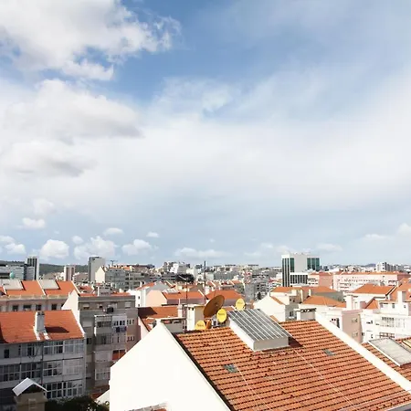 Sunny Rooftop With A View In Campo Pequeno * リスボン