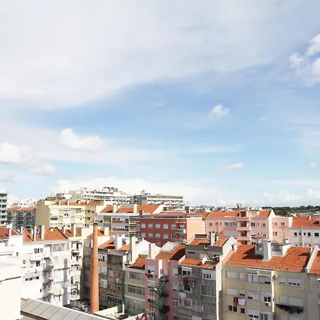 アパート Sunny Rooftop With A View In Campo Pequeno